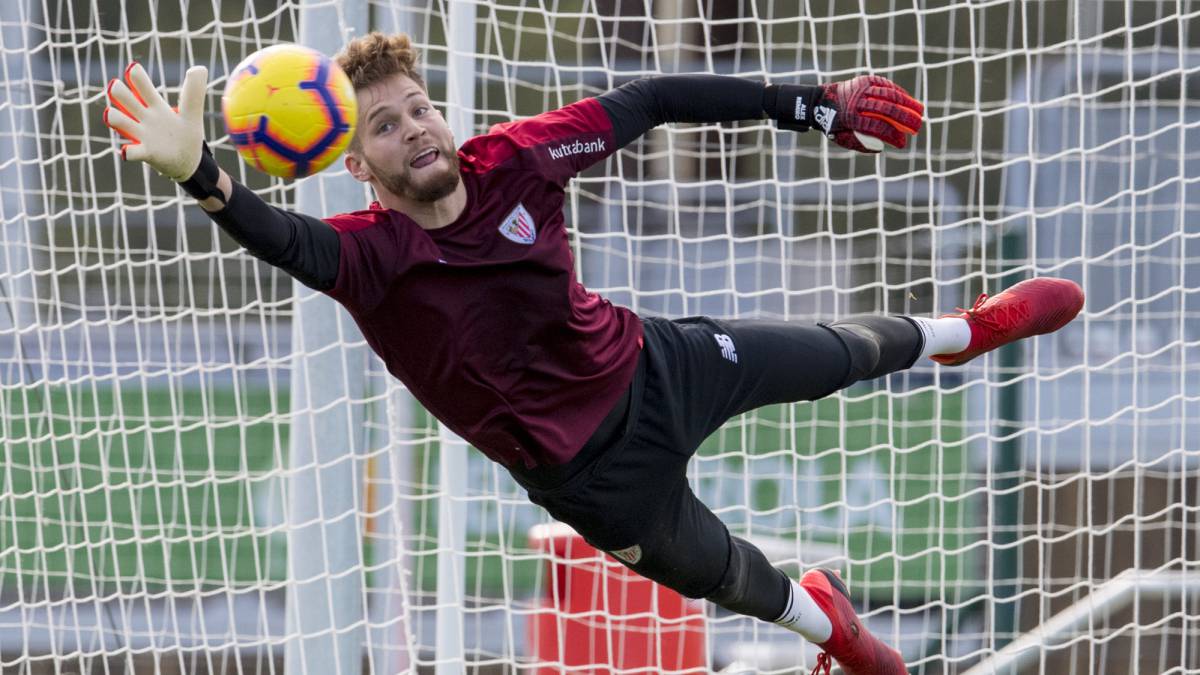 El Sevilla se suma al interés por el meta rojiblanco Remiro