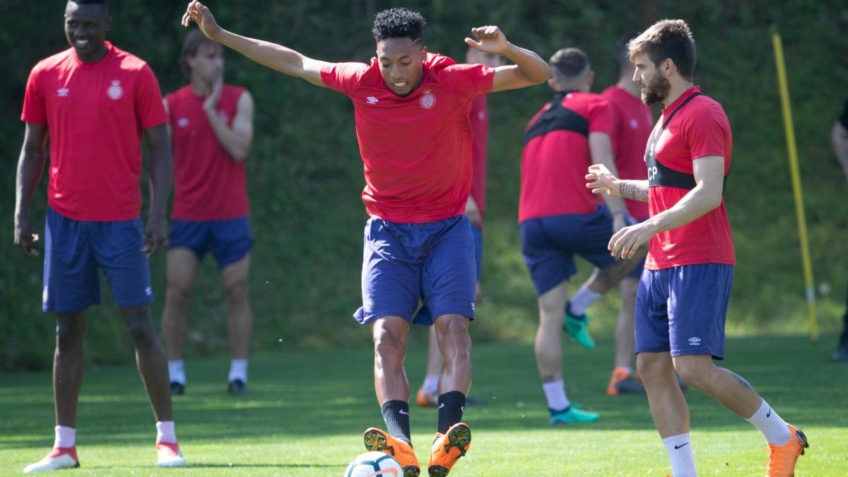 Mojica vuelve a los entrenamientos con el Girona tras su lesión en el ligamento.