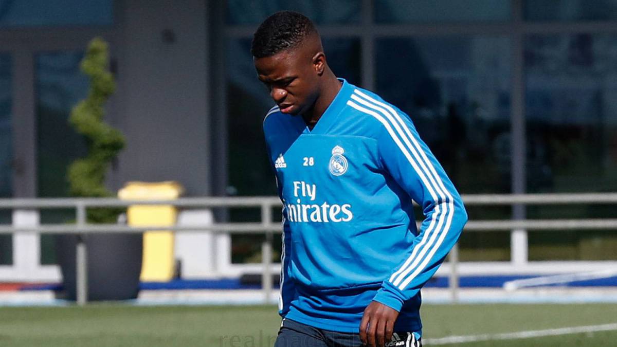 Vinicius ya toca balón con el Real Madrid.
