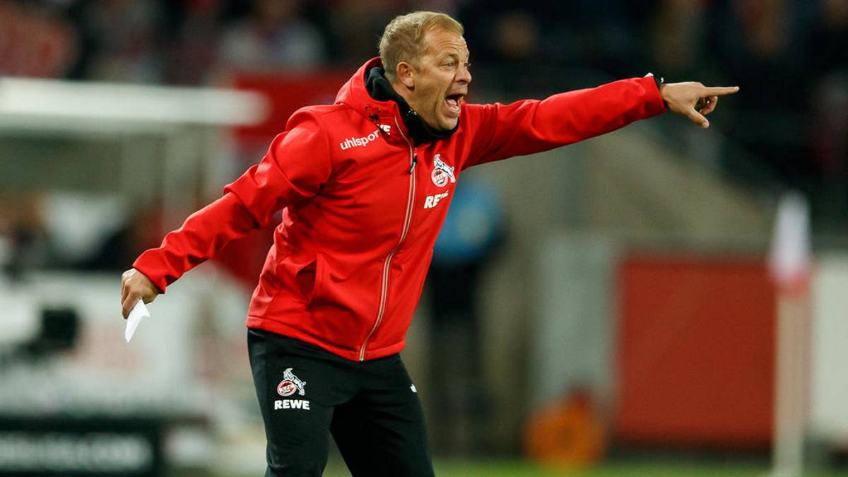 El padre del técnico del Colonia sufre un infarto en su estadio