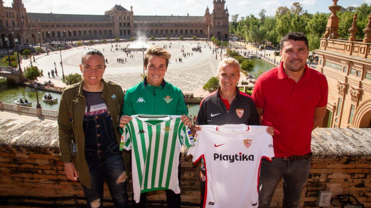 María Pry, Priscila, Alicia Fuentes y Cristian Toro, en la previa al derbi sevillano entre Betis y Sevilla.
