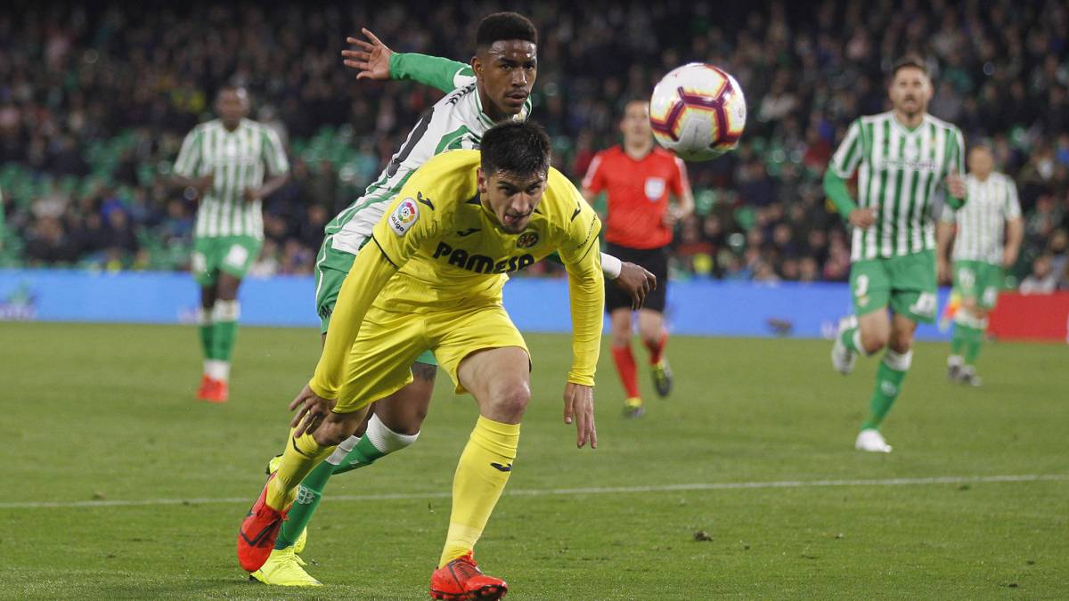 El Betis vuelve a colocar en el escaparate al lateral hispano-dominicano Júnior Firpo, lesionado dos meses. Real Madrid y Manchester City le pretenden.