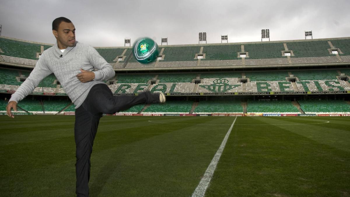 El ex del Betis Denilson de Oliveira habló del derbi contra el Sevilla y lo colocó a la altura del Real Madrid contra el Barcelona o el Boca-River".