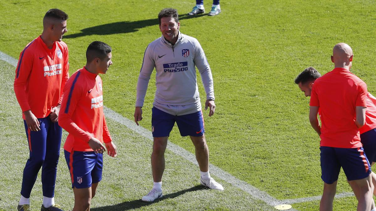Problemas en el Atlético: Godín, con un edema, no se entrenó