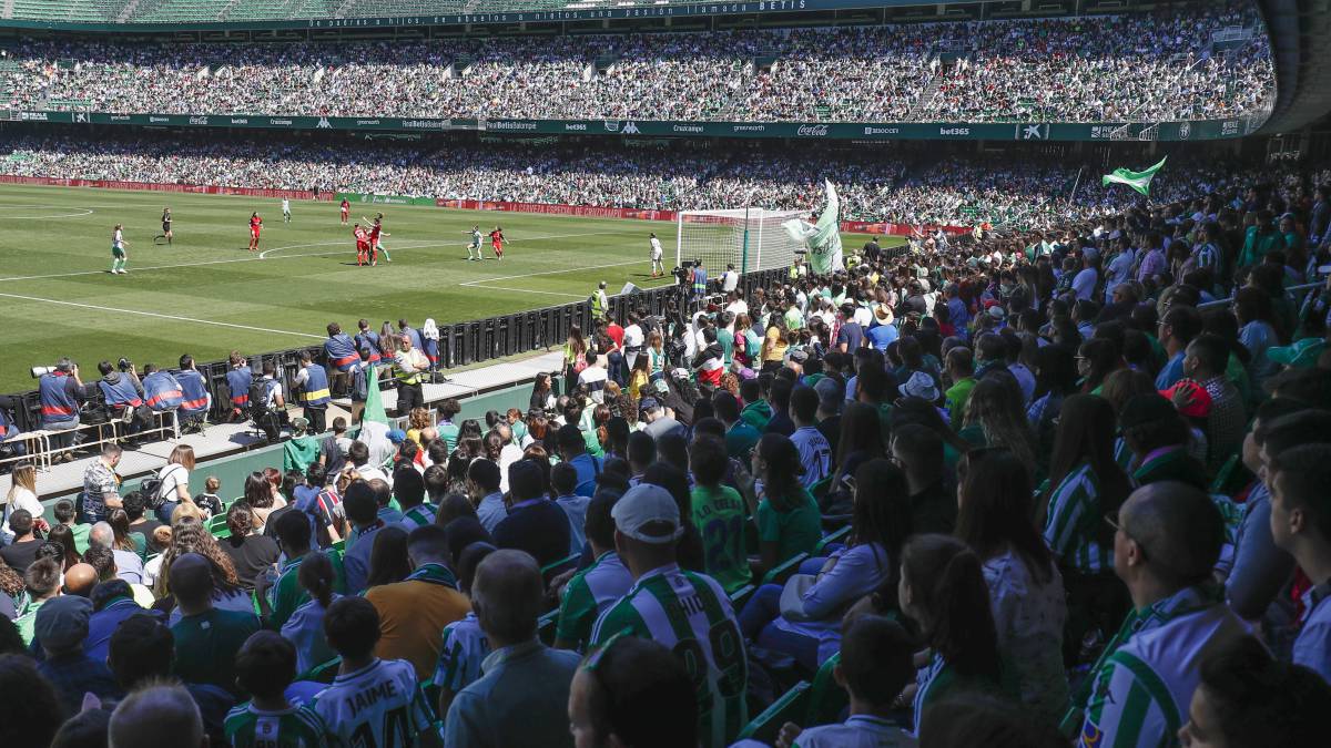 Reparto de puntos y golazos en el derbi histórico del Villamarín