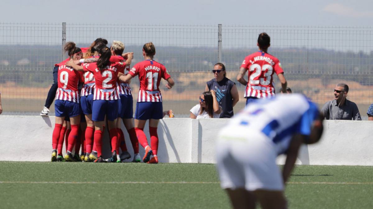 El Atlético hizo los deberes en Huelva y recupera el liderato