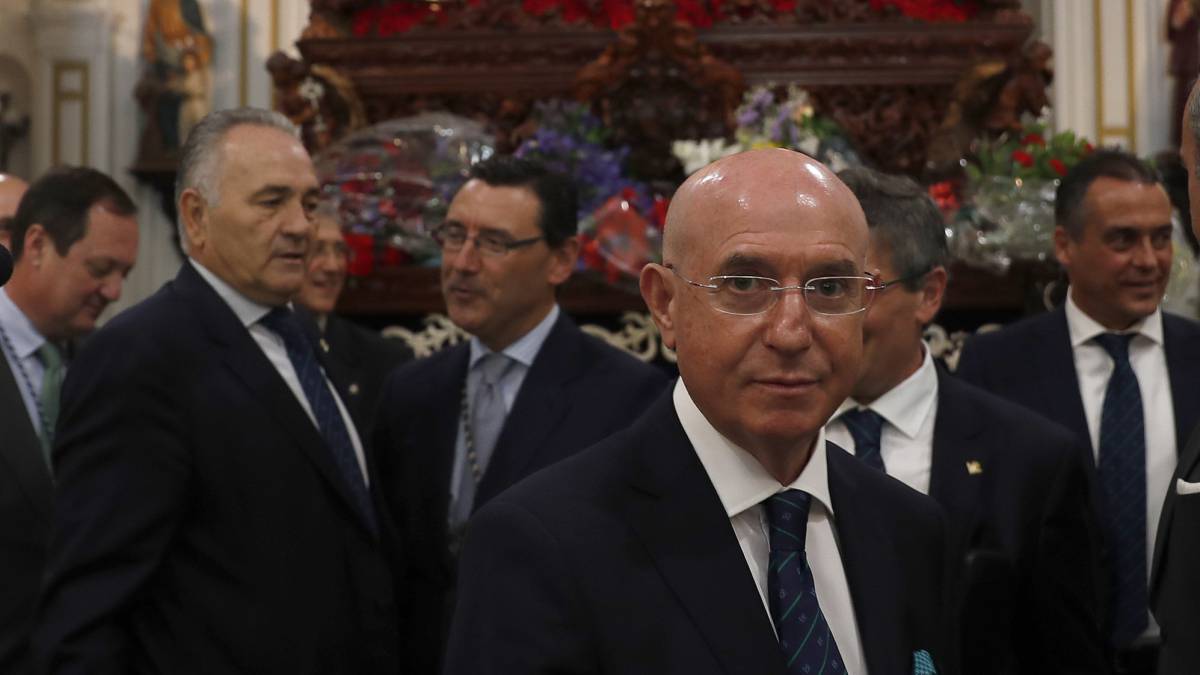 El Betis volvió a notar en el derbi ante el Sevilla la falta de un delantero goleador. Serra Ferrer reconoció que debían haber mejorado ese aspecto.
