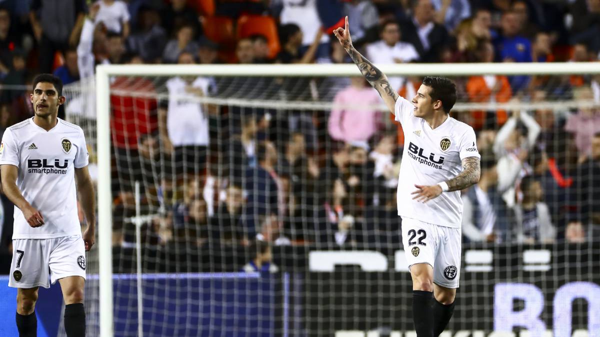 Santi MIna.