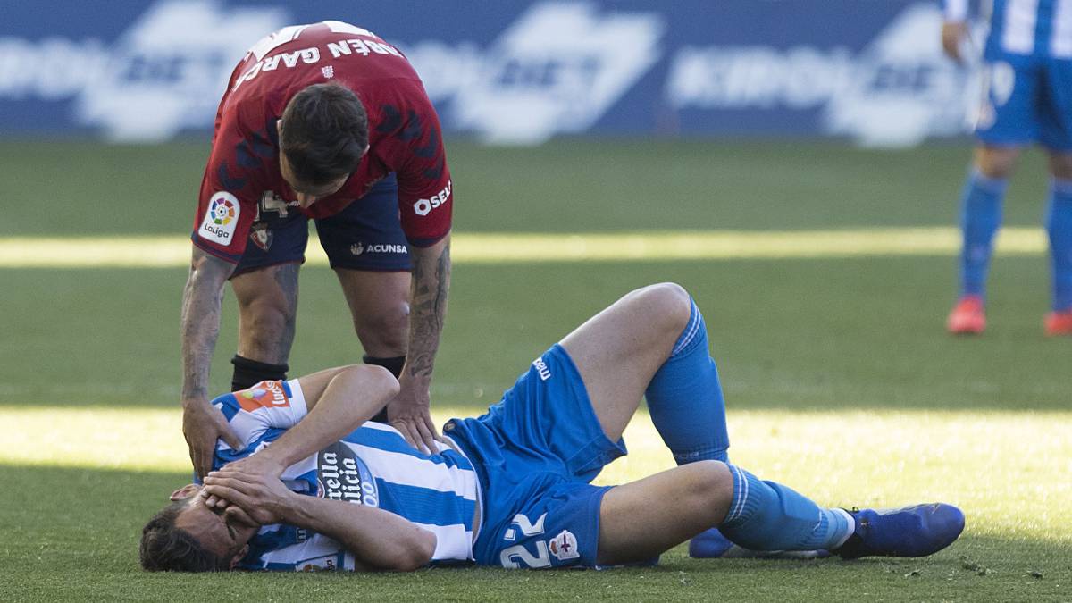 El Deportivo sigue su cuesta abajo tras la derrota ante Osasuna.