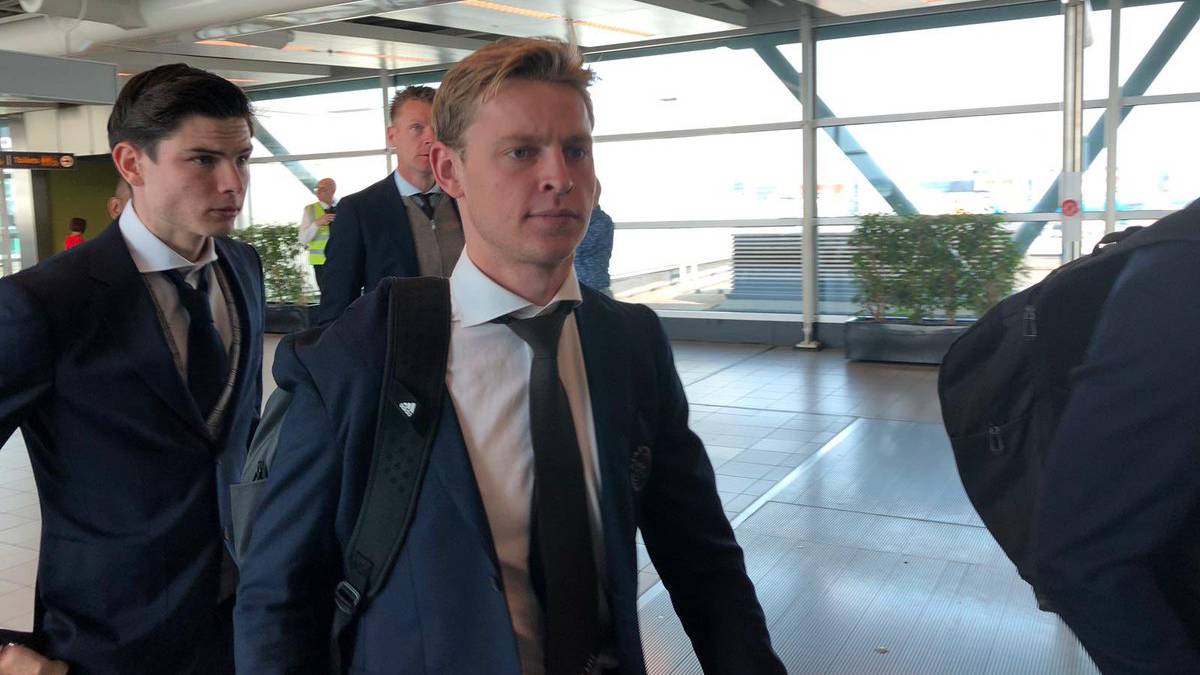 Ten Hag incluye a De Jong en la lista de convocados para Turín