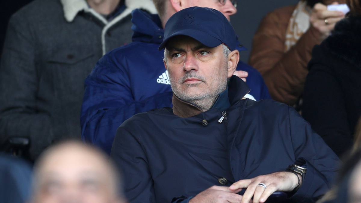 Mourinho, ex del Manchester United, vio el Fulham-Everton.
