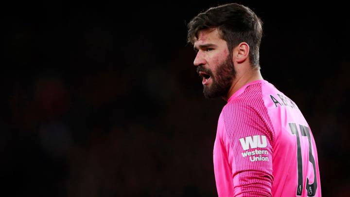 El guardameta brasileño del Liverpool, Alisson Becker, durante un partido.
