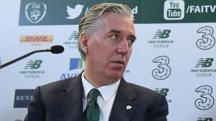 John Delaney (izquierda), expresidente de la Federación de Irlanda, junto a Mick McCarthy.
