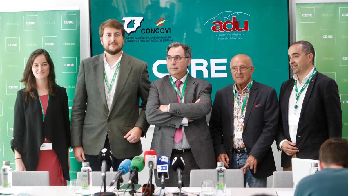 Miembros de la oferta presentada por ADU Mediterráneo.