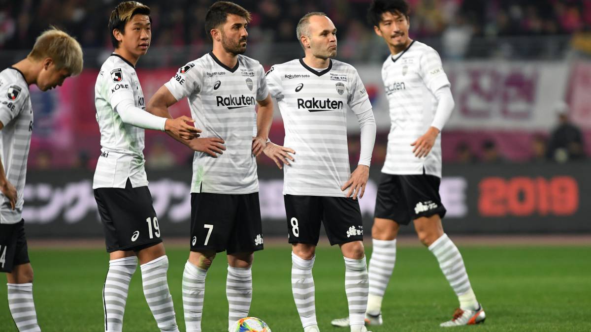 David Villa y Andrés Iniesta durante un partido de la Liga Japonesa entre Cerezo Osaka y el Vissel Kobe.