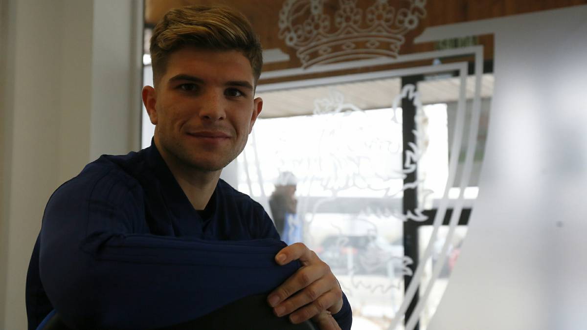El futbolista del Zaragoza Raúl Guti posa en una entrevista para As.