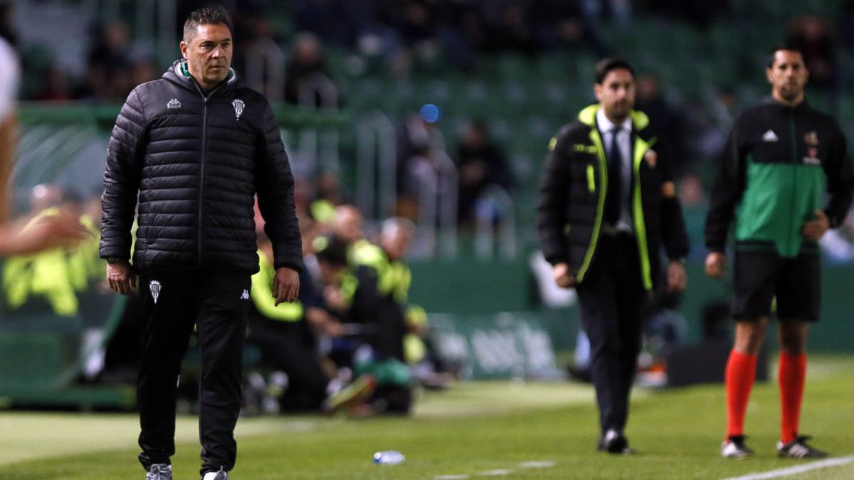 Rafa Navarro, en un partido con el Córdoba.