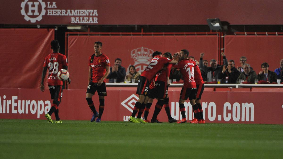 Son Moix acoge un duelo entre dudas y con destinos opuestos