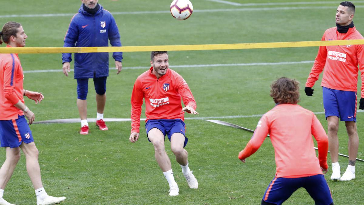 Saúl podría regresar al lateral izquierdo ante el Eibar.