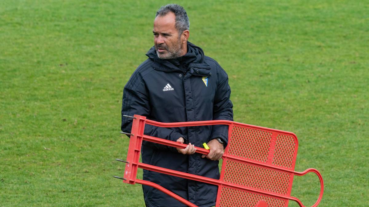Álvaro Cervera, en el entrenamiento del Cádiz