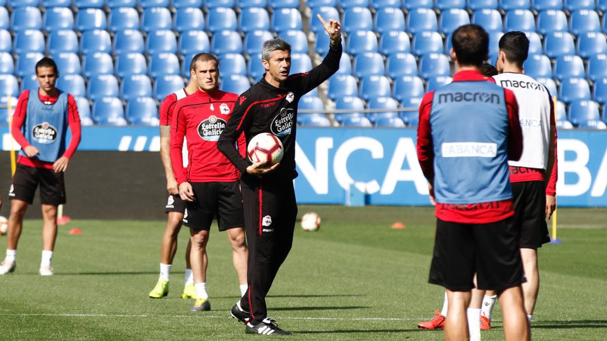 Martí se estrena en Riazor ante el Extremadura.