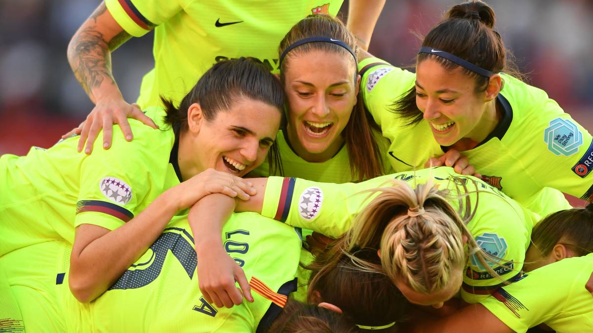 Las jugadoras del Barcelona celebran el gol ante el Bayern.