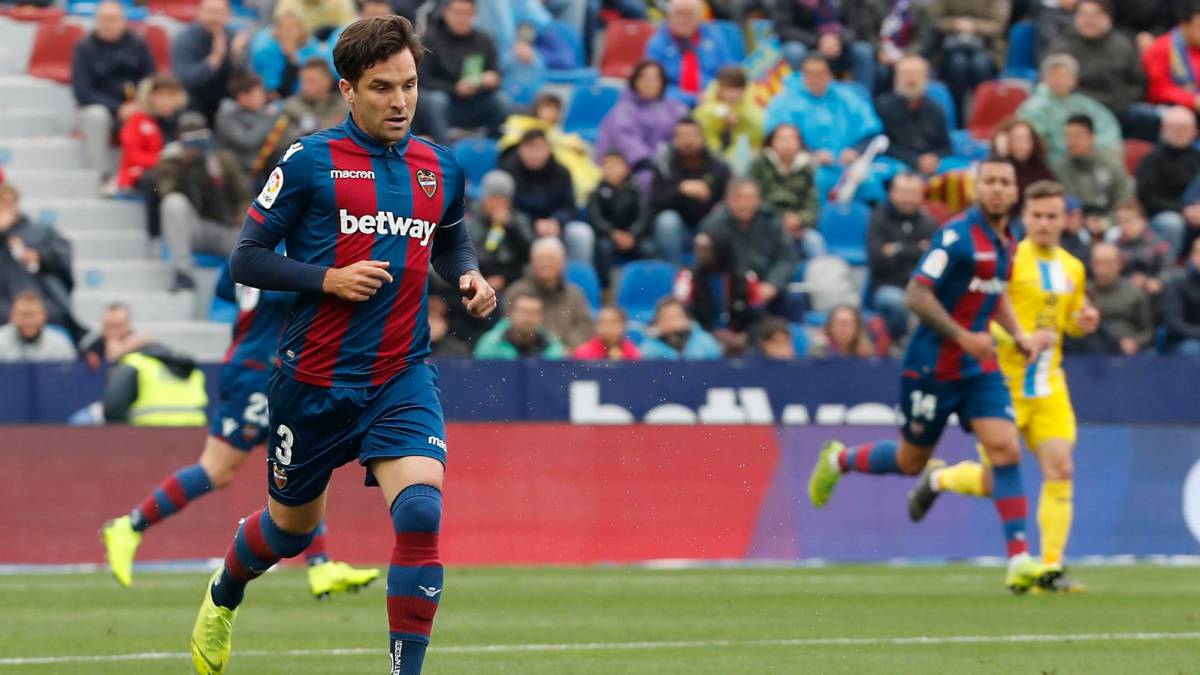 Toño vuelve al once del Levante dos meses y medio después
