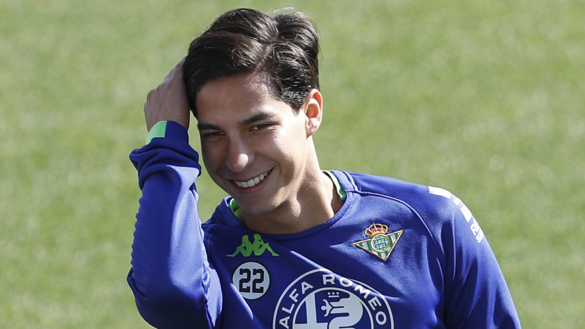 El Betis ofreció la lista ante el Valencia, que no tiene a William Carvalho ni Sergio Canales. Entran el mexicano Diego Lainez y Francis Guerrero.