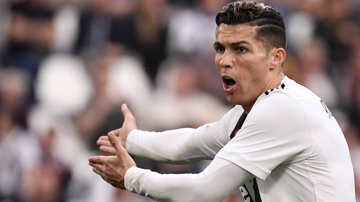 "Some players suffer playing with Cristiano; Dybala is one of them..."