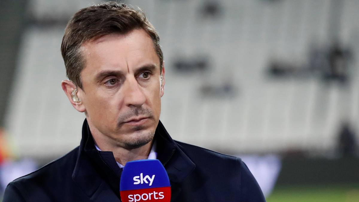 Neville (derecha) junto a Jamie Carragher en una retransmisión de Sky Sports.