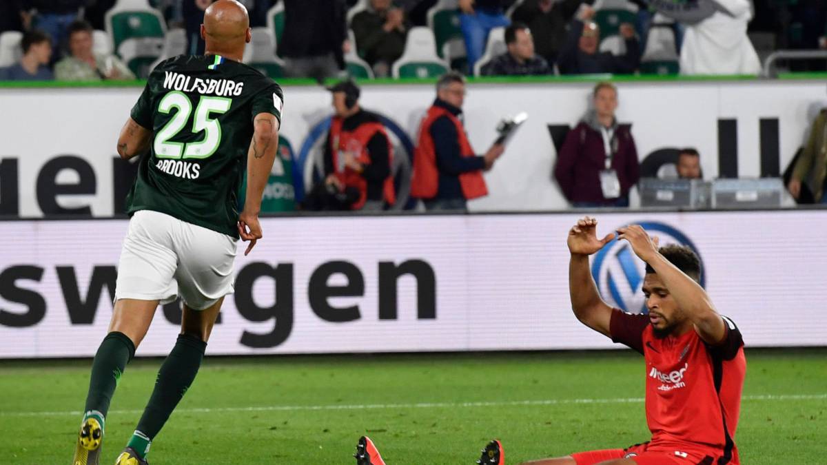 Un gol de Brooks en el 90' impide el triunfo del Eintracht