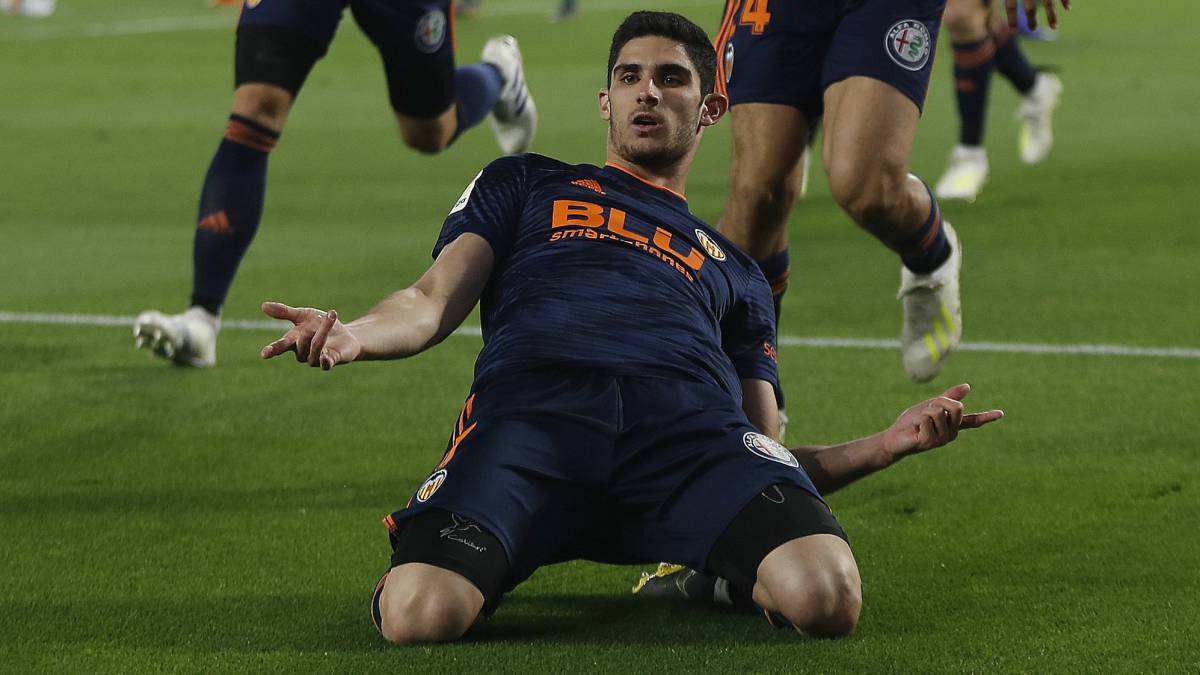 Guedes hace historia con el gol 4.500 del Valencia en LaLiga