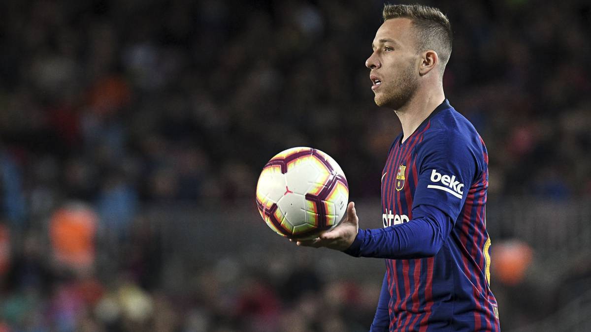 Arthur: "Piqué es un tío muy guapo, alto, parece siempre el novio de la boda"