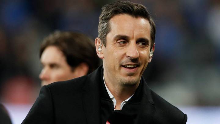 Neville durante una retransmisión de Sky Sports.