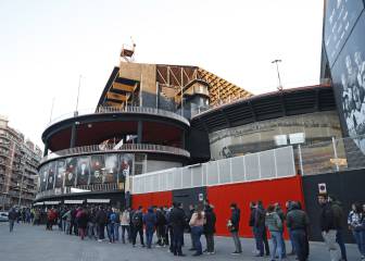 El Valencia expedienta a varios abonados por revender entradas