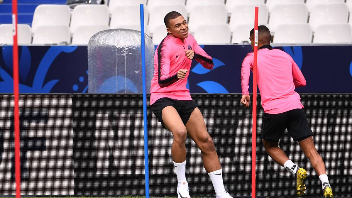 Mbappé se retira con molestias y es duda para la final de Copa