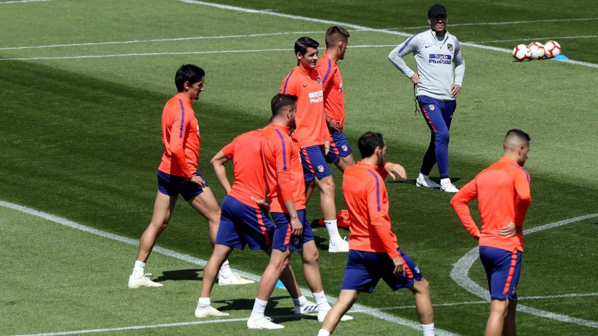 Simeone no ensayó equipo pero sí trabajó tiros y llegadas a gol