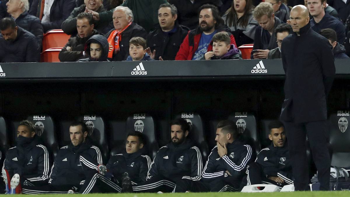 Zidane y el banquillo del Real Madrid.