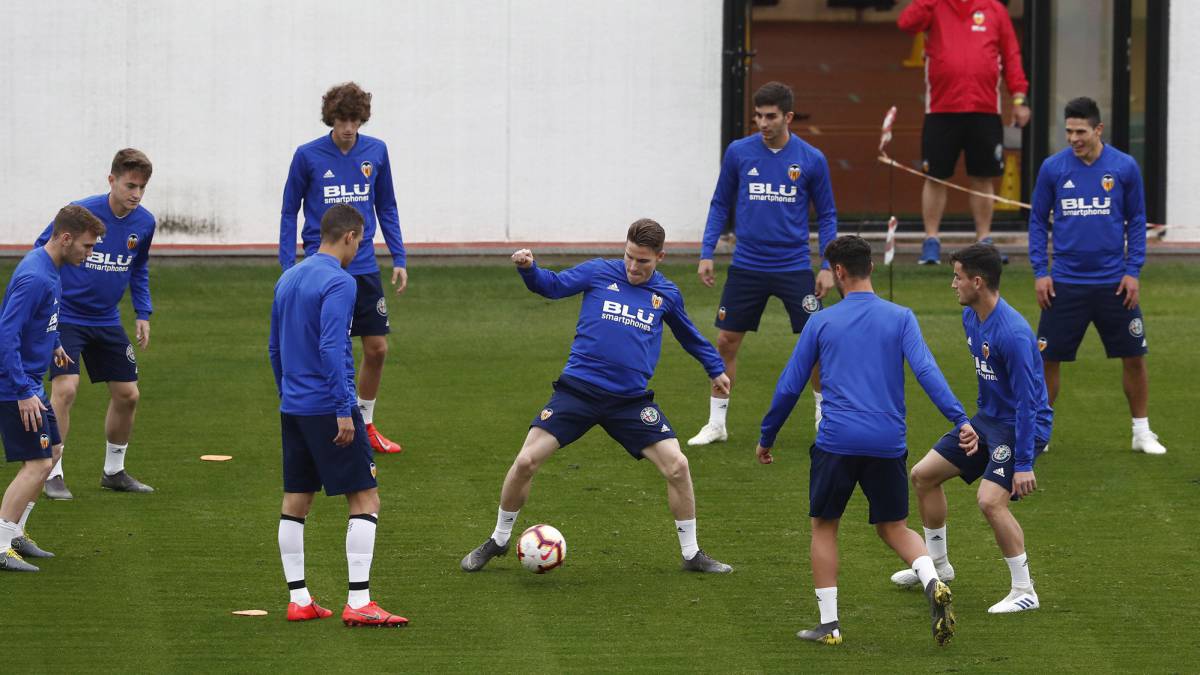 La plantilla, entrenándose.