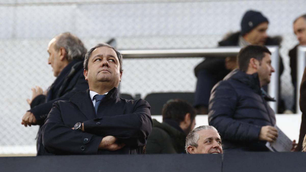 Tino Fernández en el palco de Riazor en un partido del Deportivo
