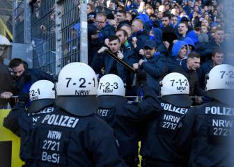 Pelea entre ultras del Schalke y la Policía alemana en Dortmund