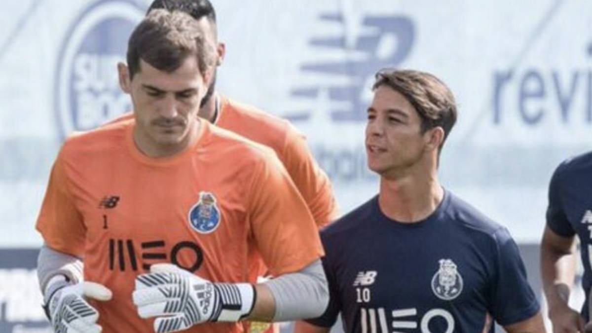 Oliver Torres y Alberto Bueno visitan a Casillas en el hospital