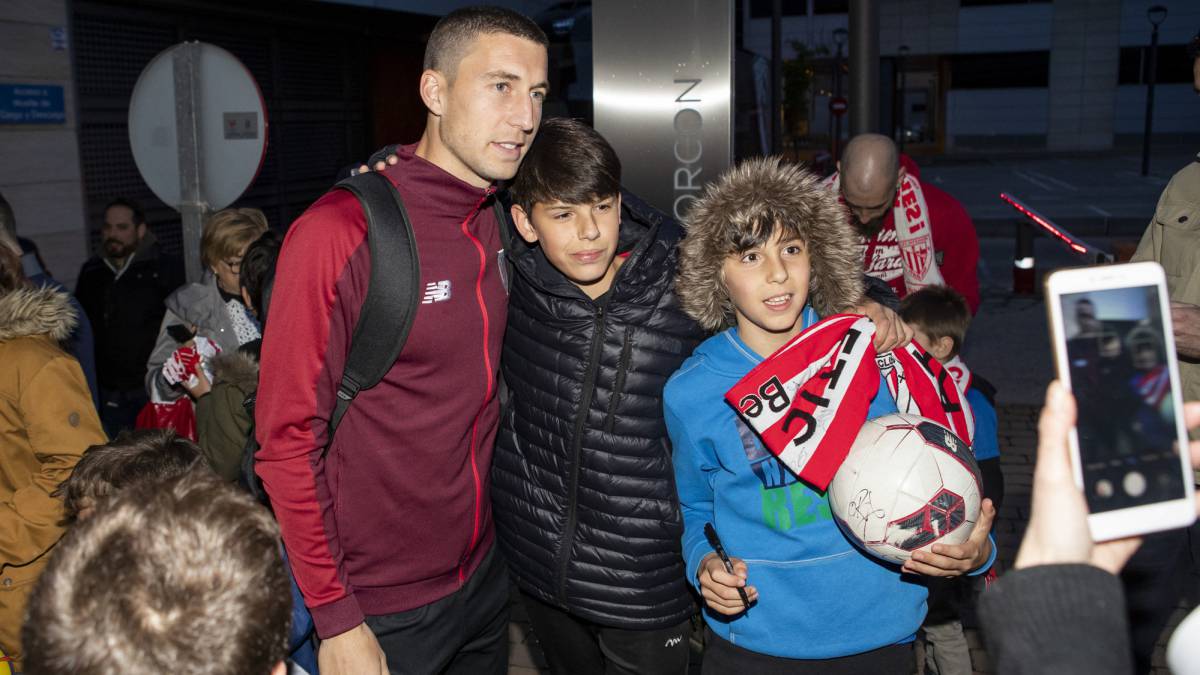 De Marcos: "Aduriz está decidiendo si quiere seguir"