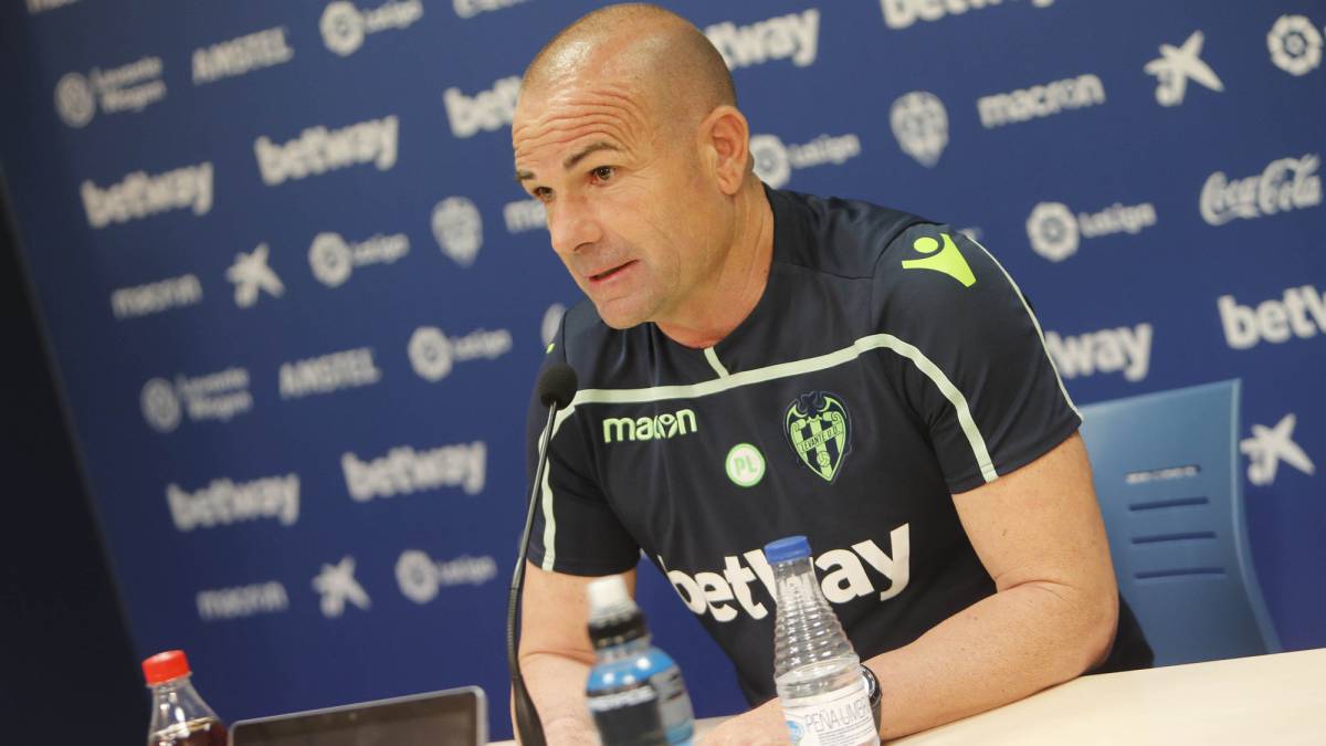 Paco López, en la conferencia de prensa previa al partido ante el Rayo Vallecano.