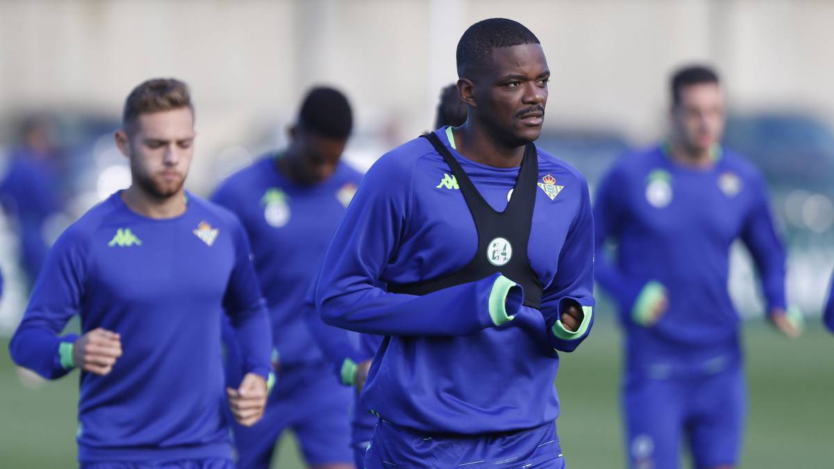 El Betis ofreció la convocatoria ante el Eibar. 19 jugadores con el regreso de William Carvalho y la novedad del canterano Abreu. Y sin Canales ni Mandi.