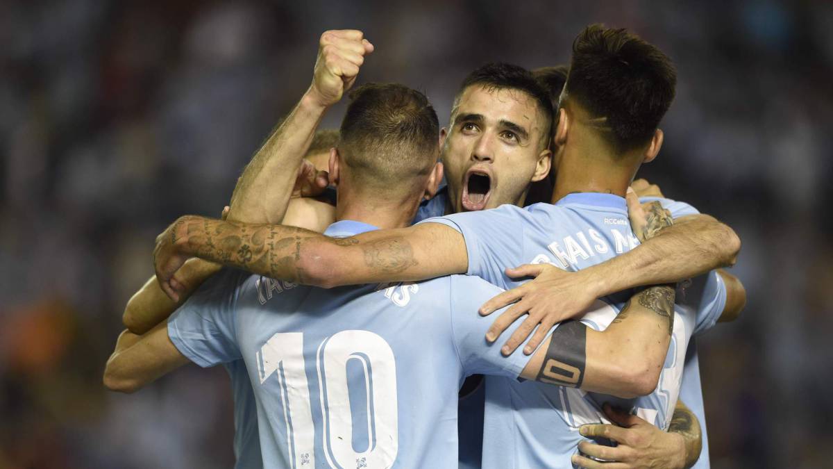 Aspas, Maxi y Brais celebran el primer gol del Celta