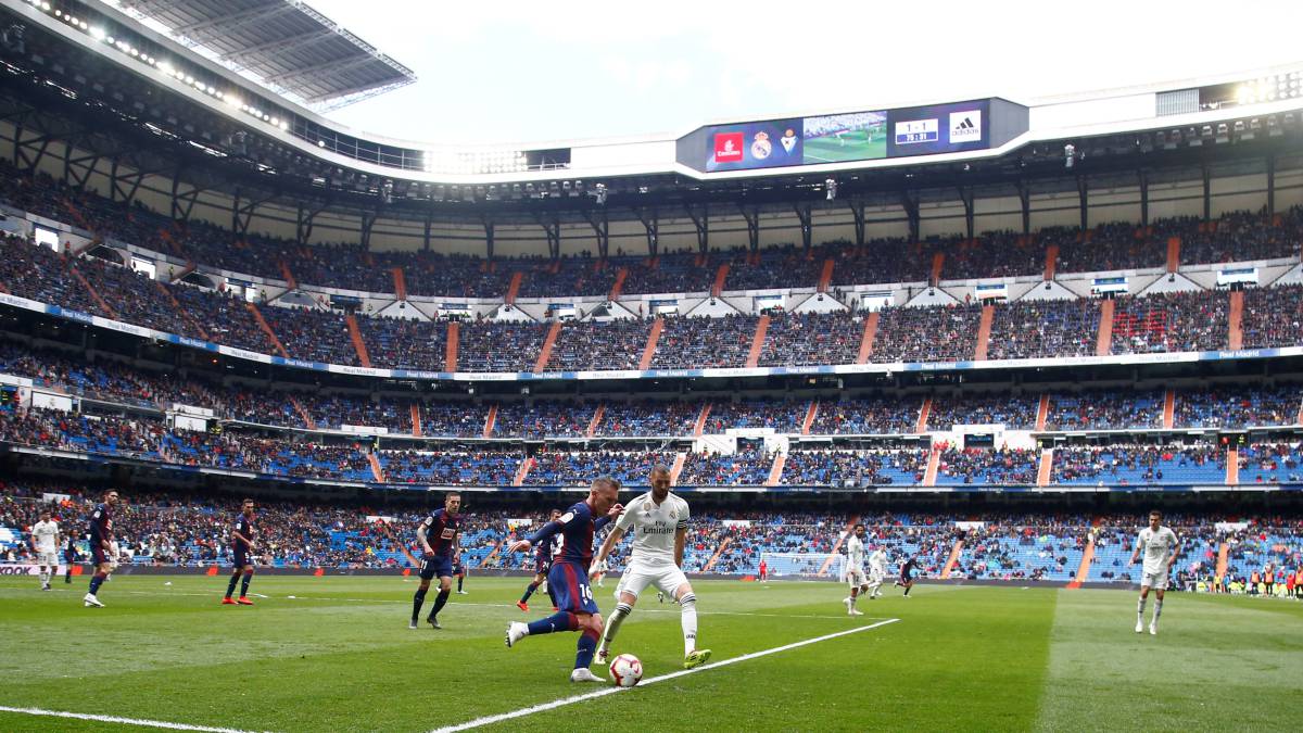 Las gradas del Bernabéu no se han llenado esta campaña: ayer quedaban 8.000 entradas.