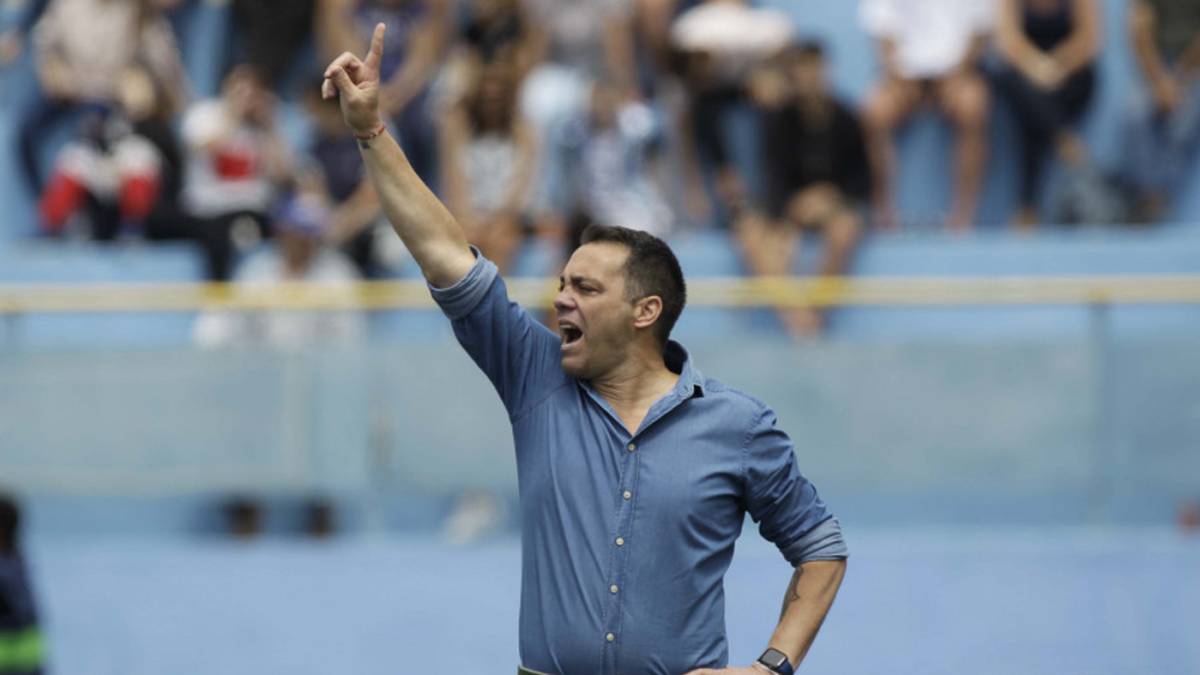 Pier dirigiendo al Granadilla.