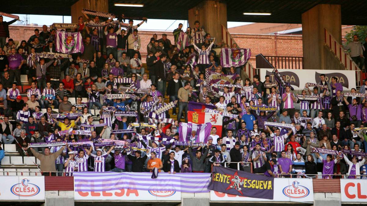 Abonados del Rayo ofrecen su carnet a hinchas del Pucela ante los precios puestos por el club