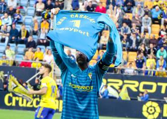 Alberto Cifuentes homenajeó a Casillas antes del Cádiz-Malaga